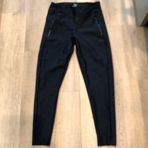 Black stretch skinny pixie pant with zippers large